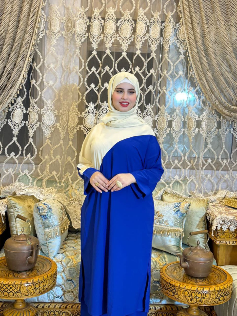 إطلالة ساحرة للمحجبات بطقم أنيق طويل متكون من قطعتين